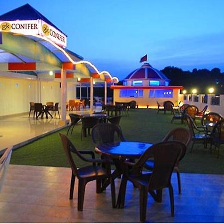 Hotel Treebo Trend Gk Conifer Dharamsala Zewnętrze zdjęcie
