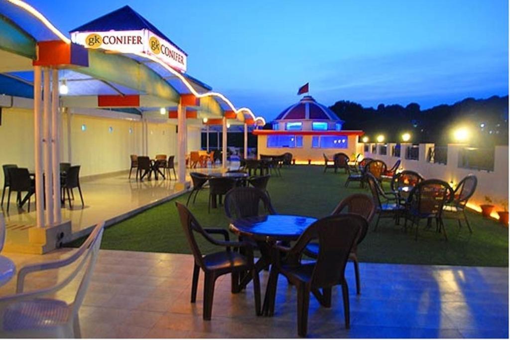 Hotel Treebo Trend Gk Conifer Dharamsala Zewnętrze zdjęcie