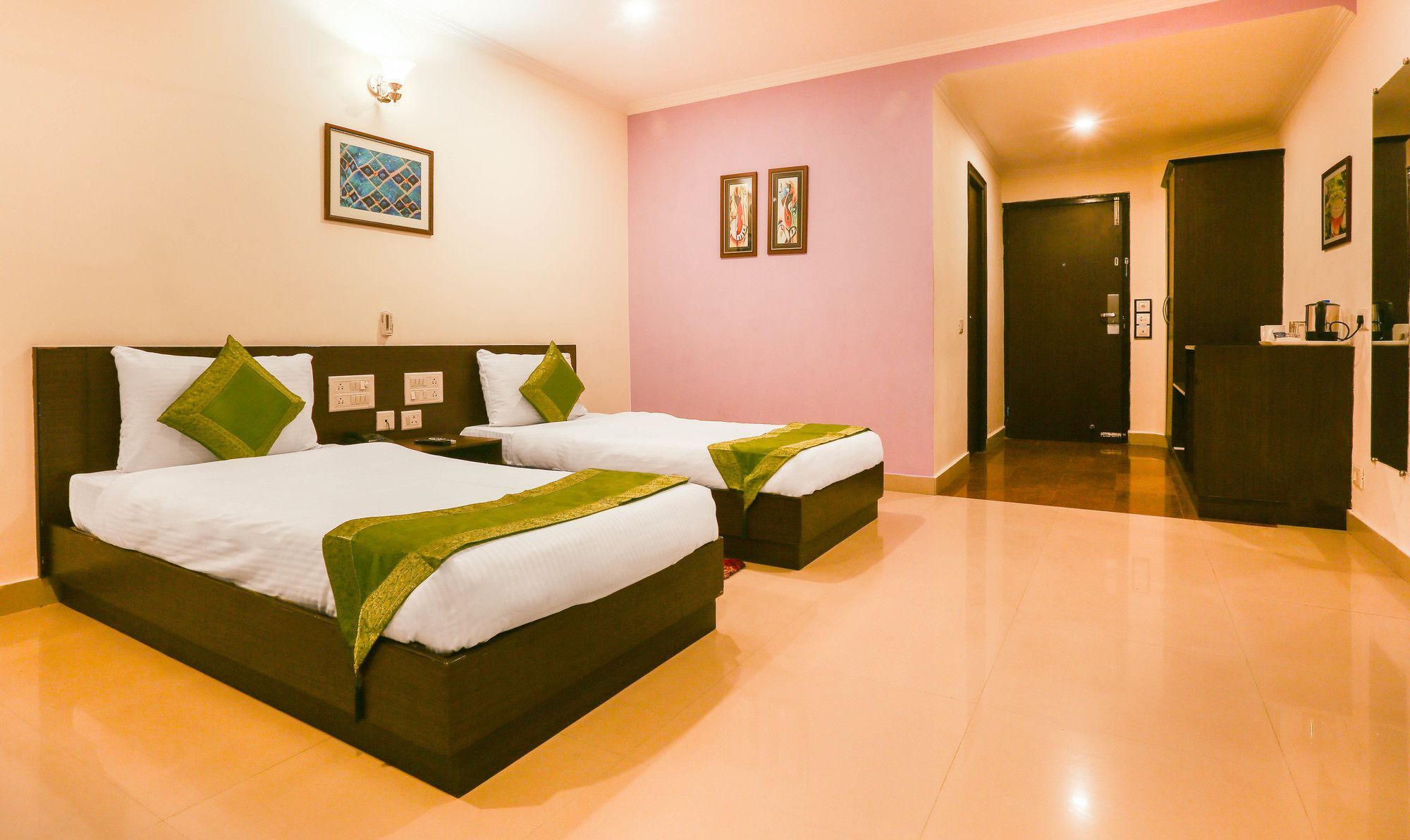 Hotel Treebo Trend Gk Conifer Dharamsala Zewnętrze zdjęcie
