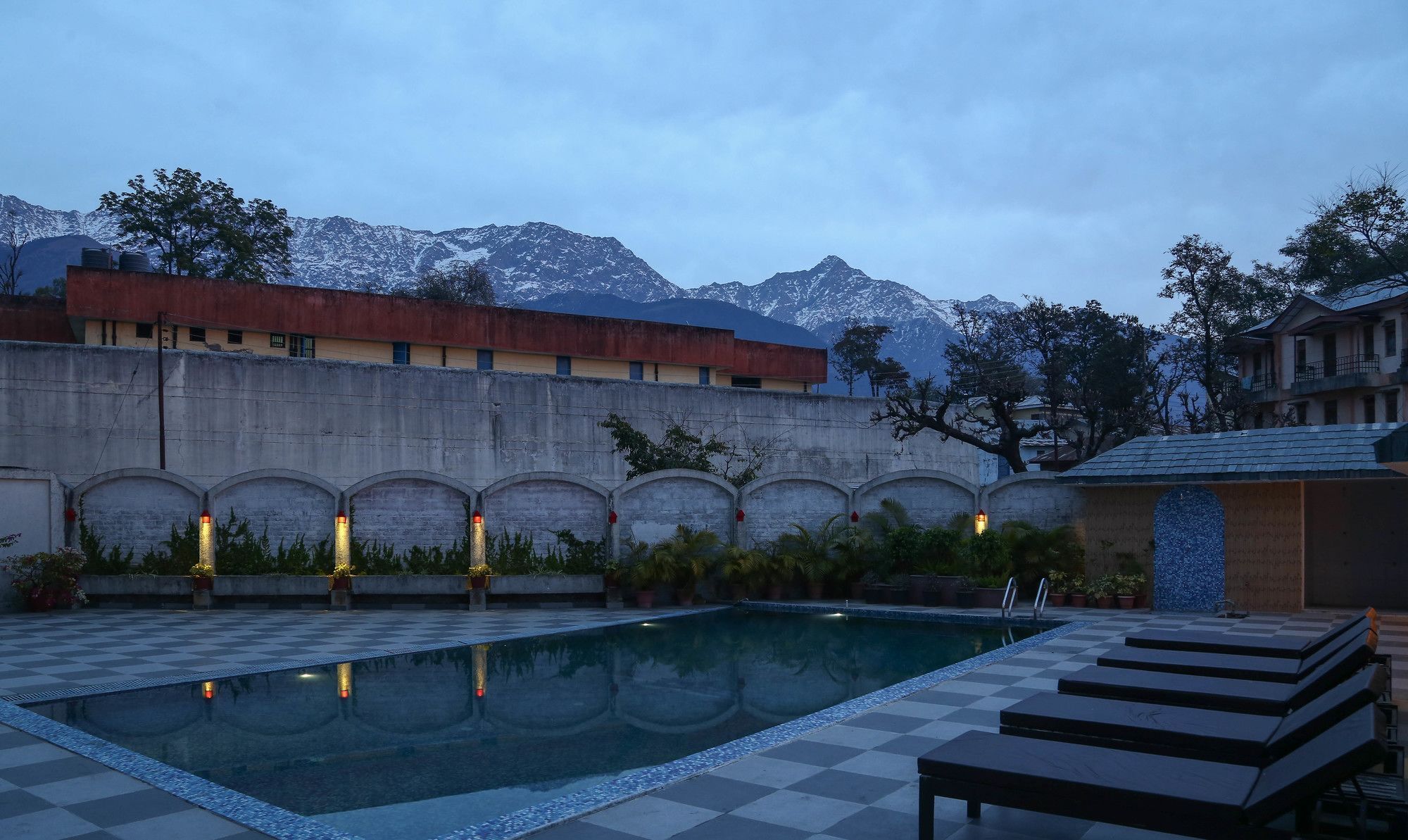 Hotel Treebo Trend Gk Conifer Dharamsala Zewnętrze zdjęcie